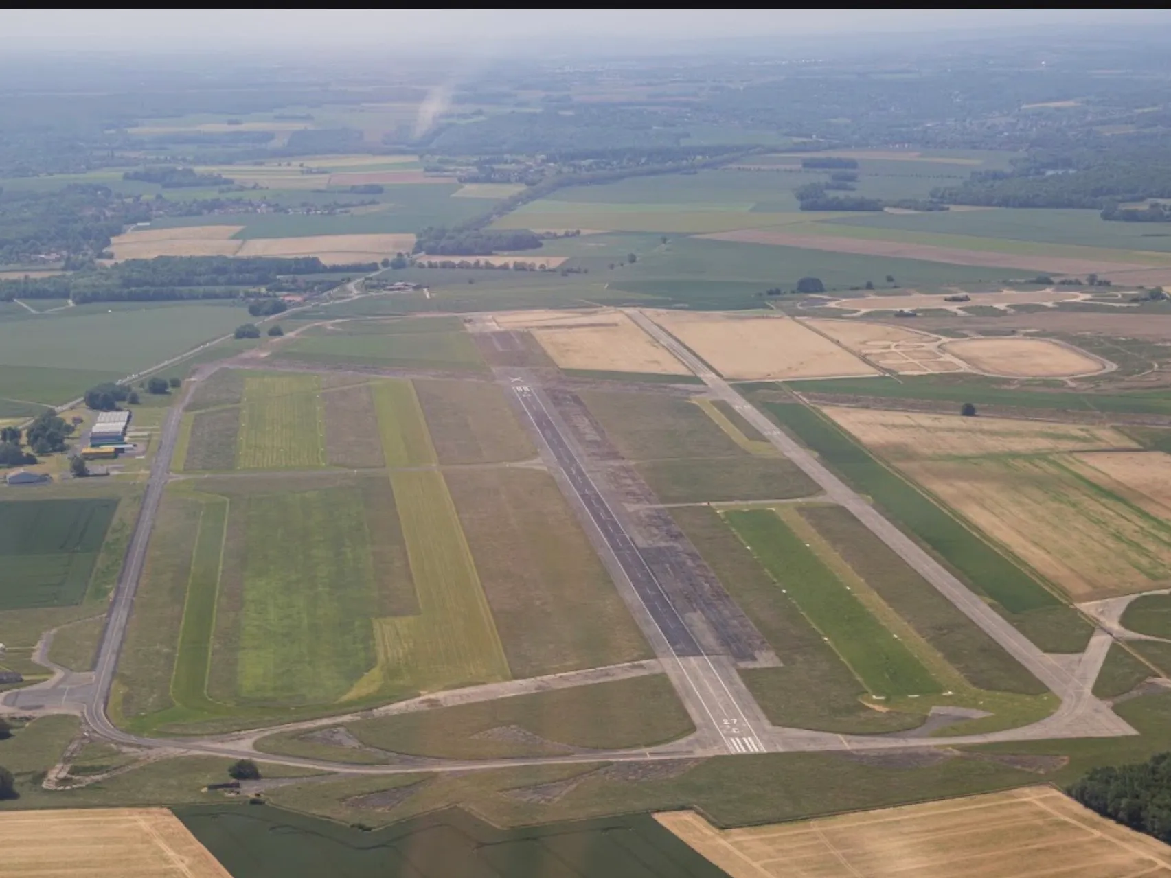 Vue aérienne de l'aérodrome de Coulommiers-Voisins